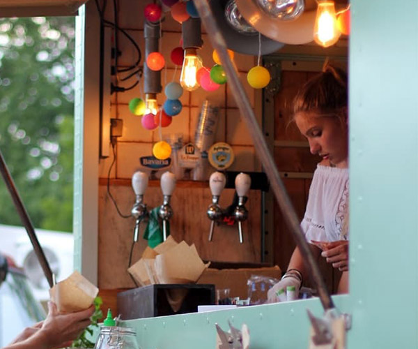 foodtruck-femme-service