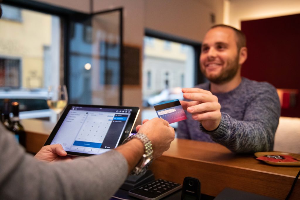 Come funziona la lotteria degli scontrini per gli esercenti